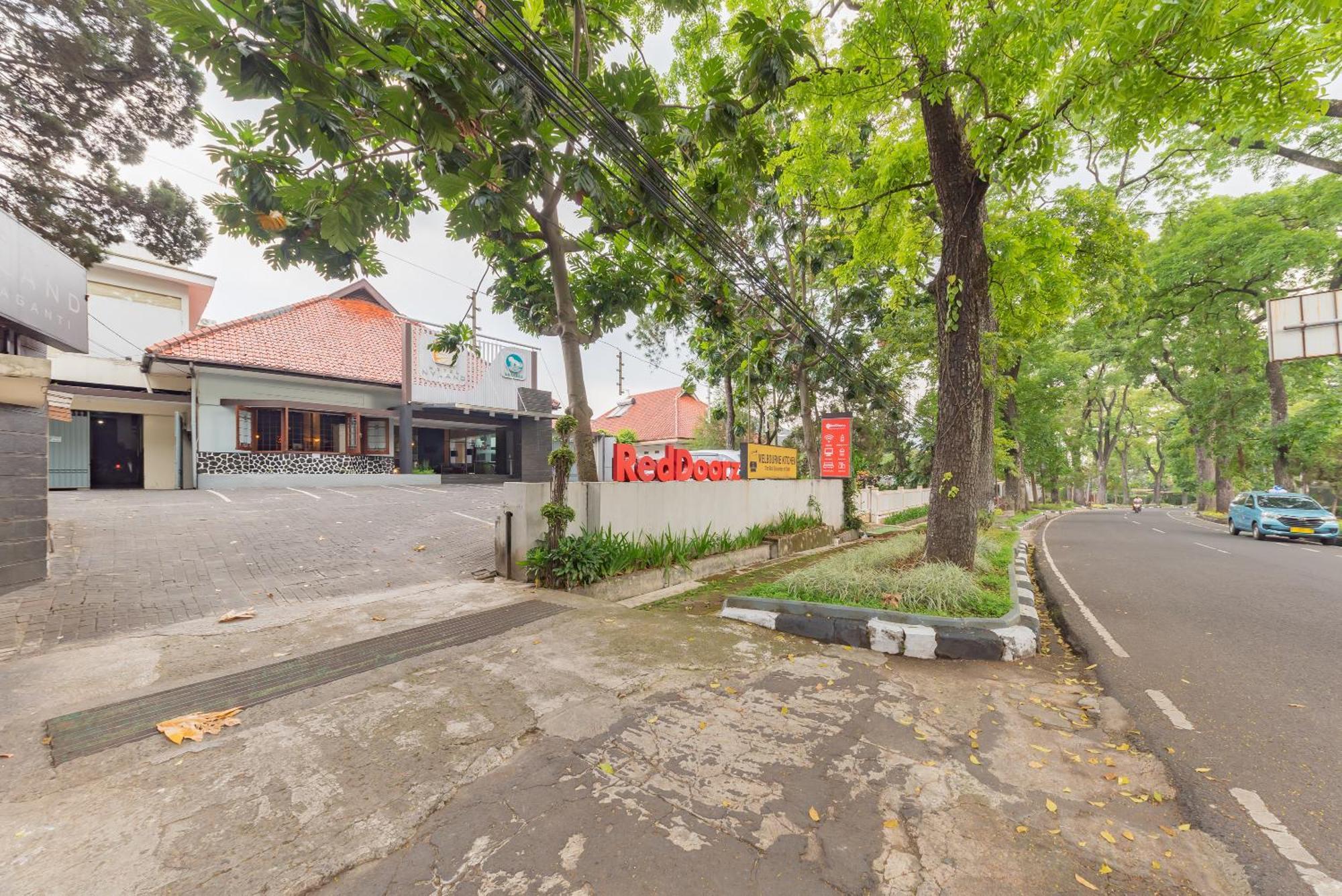 Reddoorz Plus @ Cipaganti Street 3 บันดุง ภายนอก รูปภาพ