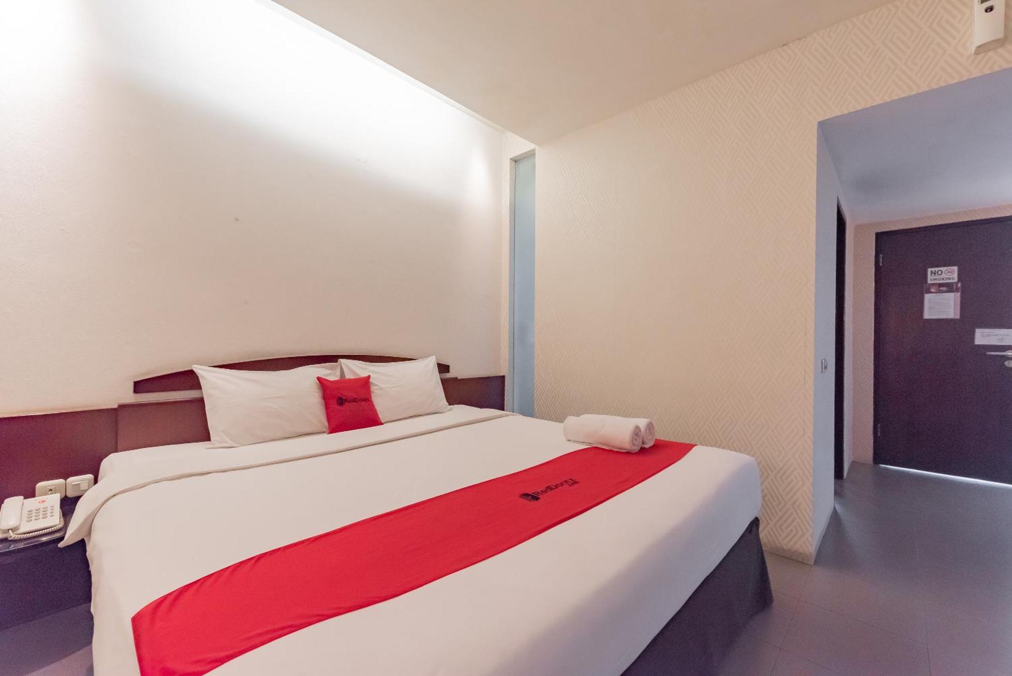 Reddoorz Plus @ Cipaganti Street 3 บันดุง ภายนอก รูปภาพ